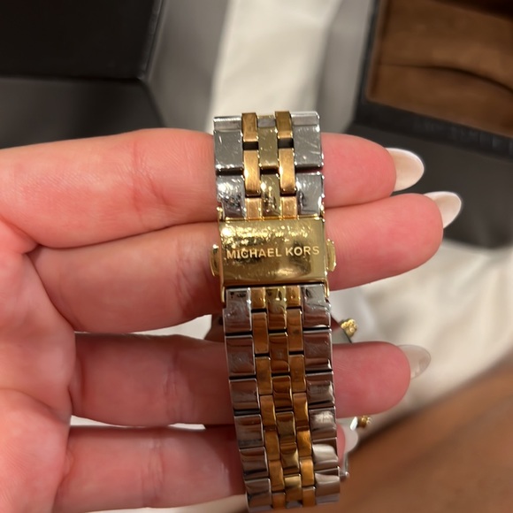 Michael kors watch - Picture 4 of 6